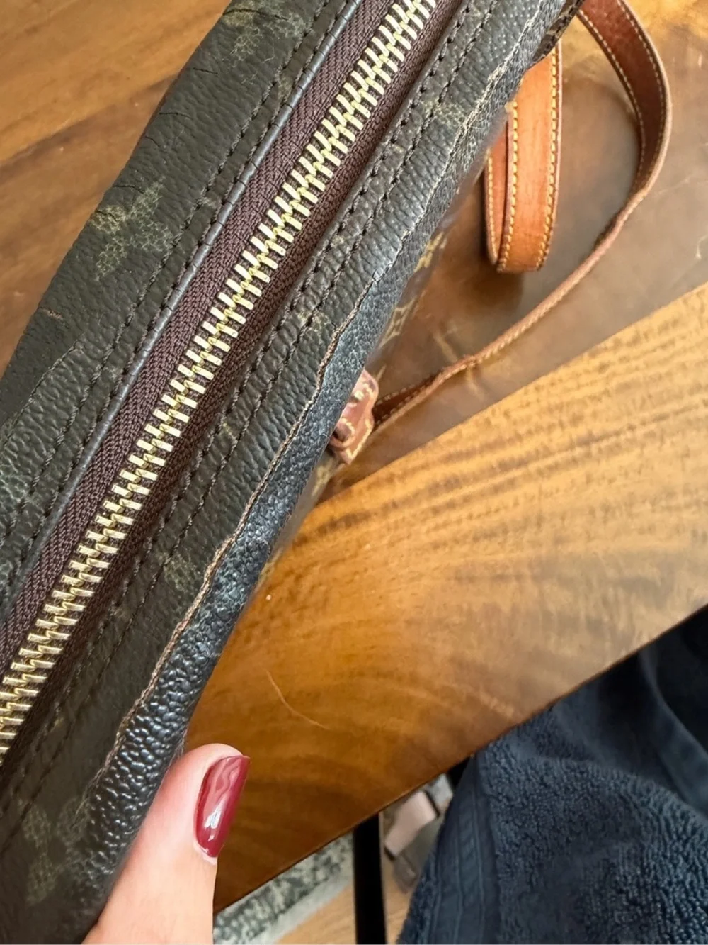✨ AUTHENTIC LOUIS VUITTON MONOGRAM CROSSBODY BAG ✨